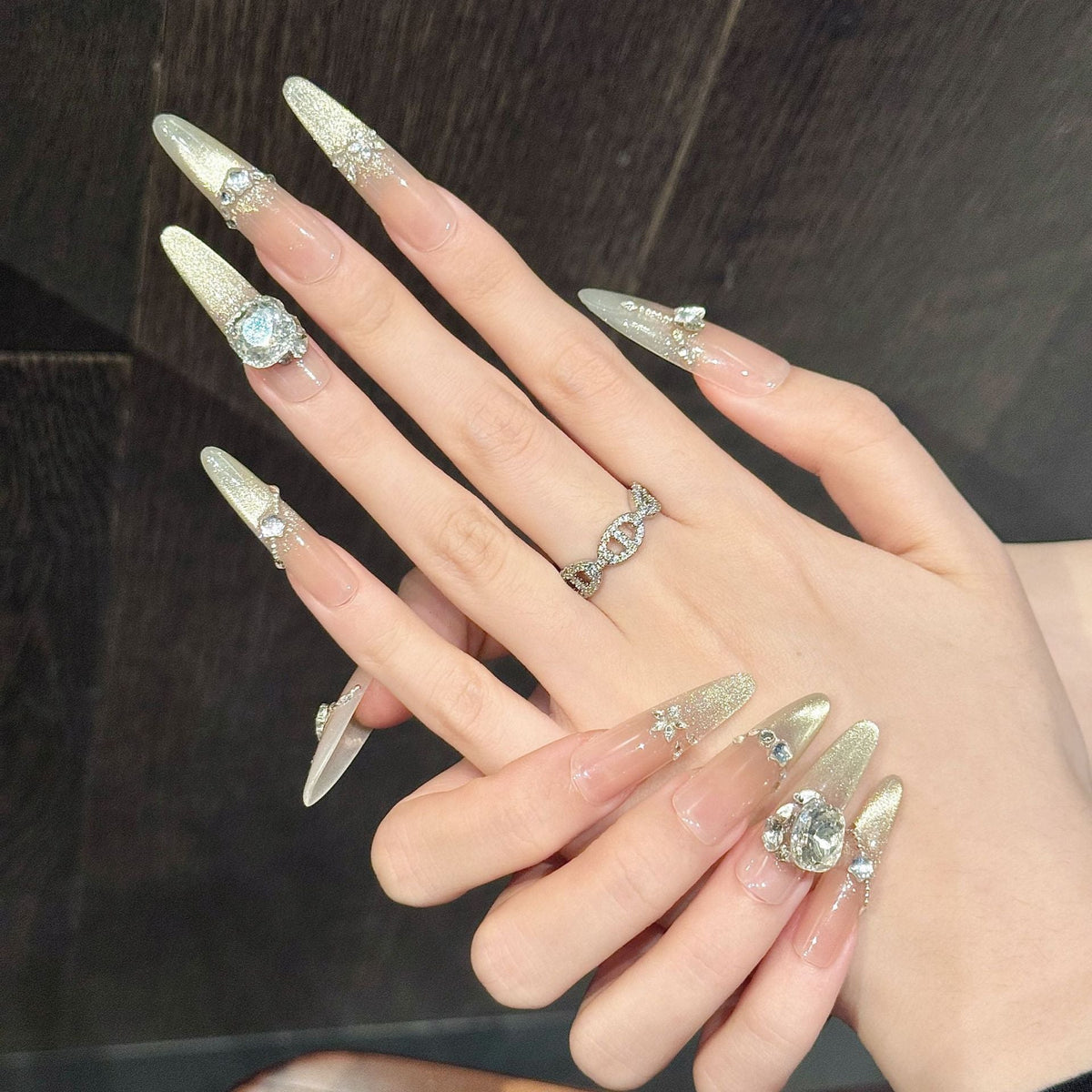 Glittering Press-On Nail Art Set