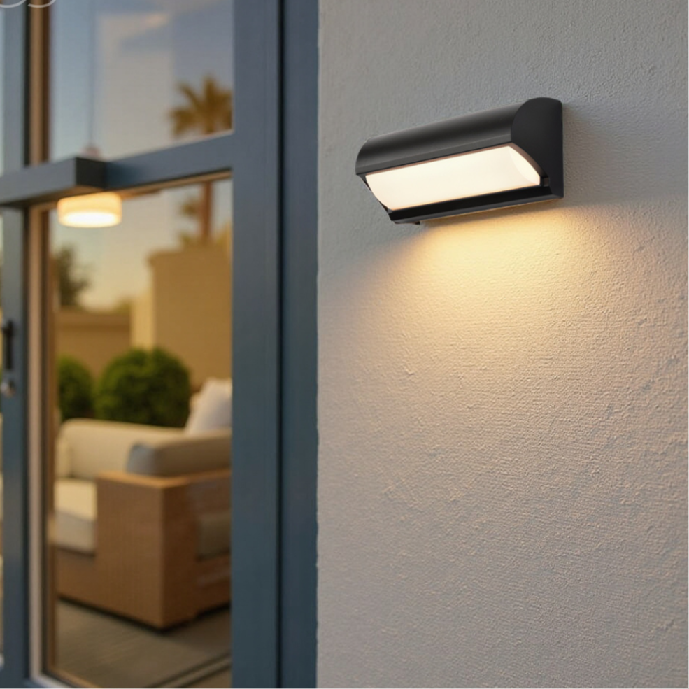 Modern Black Outdoor LED Wall Light – Weatherproof Warm Lighting for Garden, Patio & Entryways
