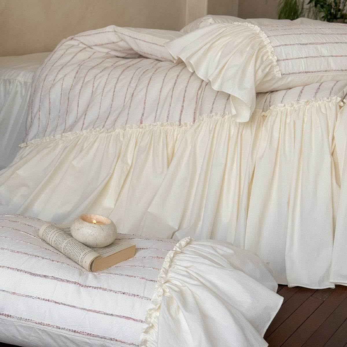 Ruffled Cotton Bedding Set with Fine Quilting