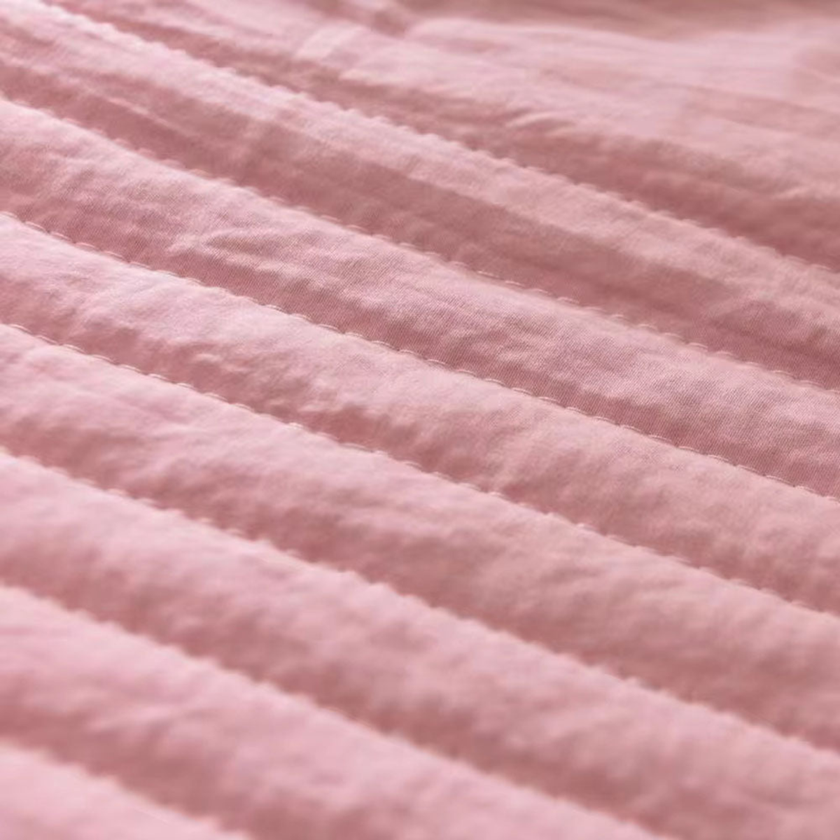 The Everchill Ice Cooling Blanket Keeps You Comfortable and Cool All Night