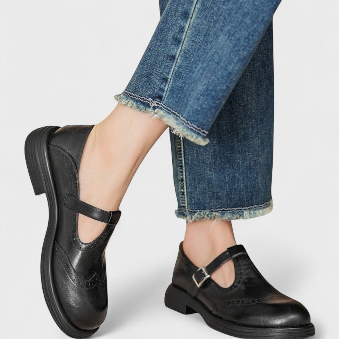 Women's Round Toe Buckle Strap Wingtip Shoes